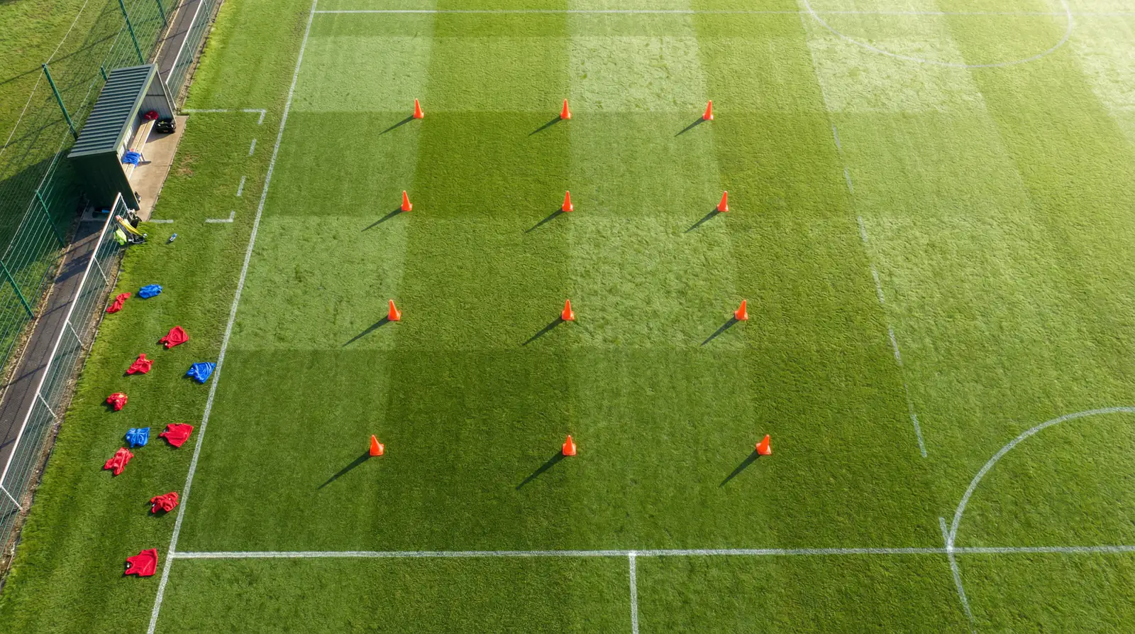 Esquema táctico del 4-3-3 de España en el Mundial 2026 con presión alta y transiciones rápidas